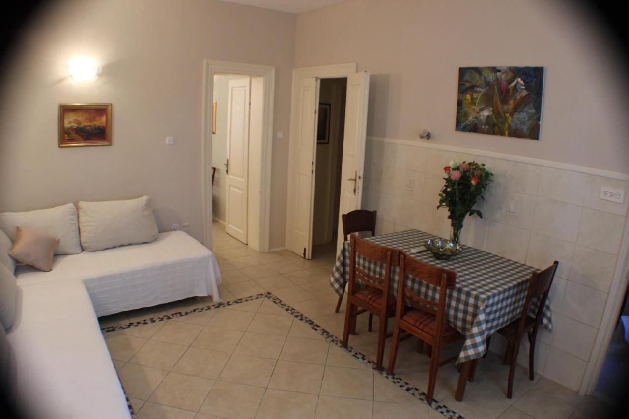 Adagio Theatre Apartment Split Exterior foto